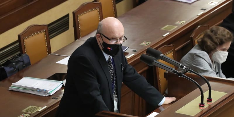 Ministr zdravotnictví Vlastimil Válek (TOP 09)