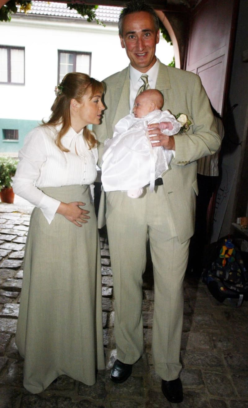 Křtiny s exmanželem Janem Bubeníkem a prvorozeným dítětem. Dcera Matila se narodila v roce 2003. 