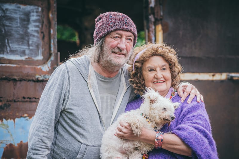 Bolek Polívka a Eva Holubová ve filmu Gump  pes, který naučil lidi žít