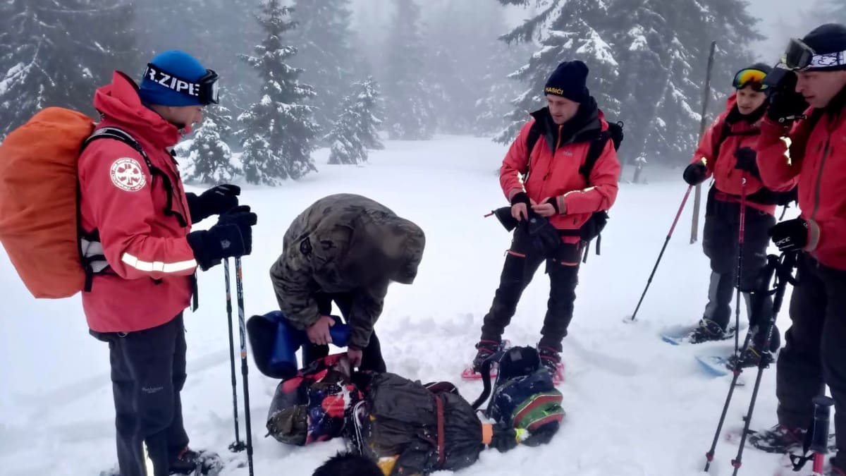 Hasiči na Sněžce zachraňovali trampa s kytarou