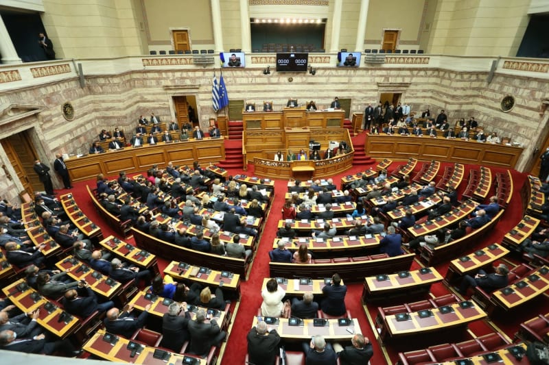 Ukrajinský prezident Volodymyr Zelenskyj promluvil k řeckému parlamentu.
