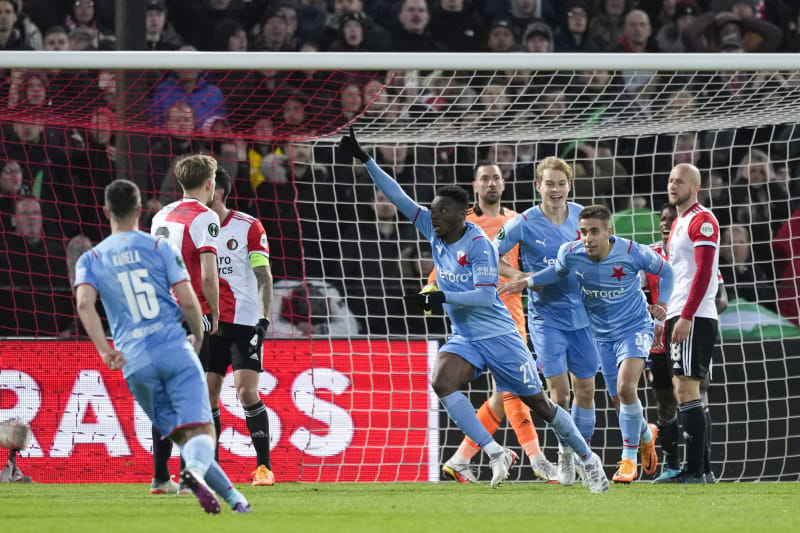  Fotbalisté Slavie remizovali v úvodním utkání čtvrtfinále Evropské konferenční ligy v Rotterdamu s Feyenoordem 3:3. 