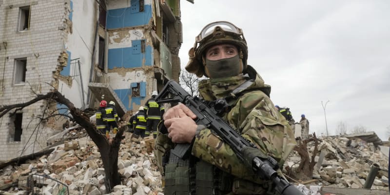 Ukrajinský voják v Borodjance (6. března)
