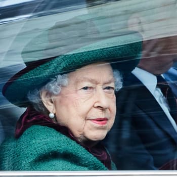 Královna Alžběta II. se na konci března zúčastnila piety za svého zesnulého manžela prince Philipa.