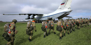 Vzpoura ruských vojáků. Elitní výsadkáři odmítli letět na Ukrajinu, „zbabělcům“ hrozí trest