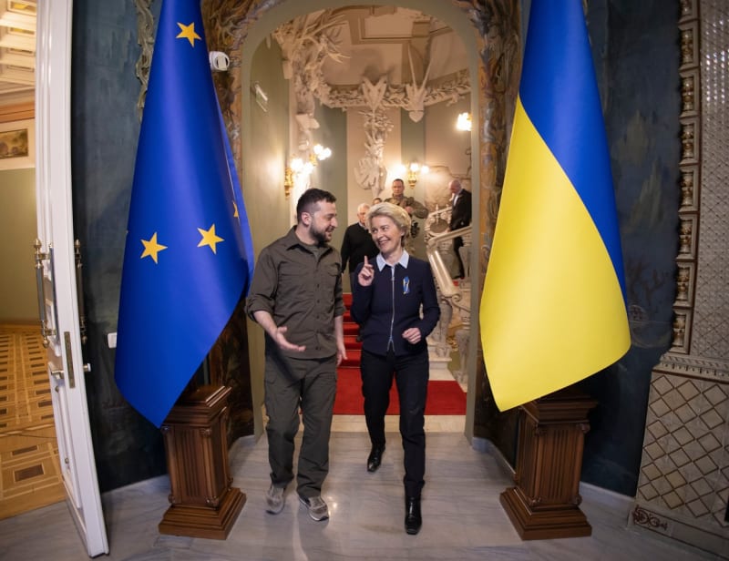 předsedkyně Evropské komise Ursula von der Leyenová se v Kyjevě sešla s ukrajinským prezidentem Volodymyrem Zelenským. (8.4.2022)