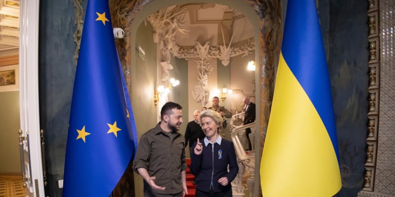 předsedkyně Evropské komise Ursula von der Leyenová se v Kyjevě sešla s ukrajinským prezidentem Volodymyrem Zelenským. (8.4.2022)