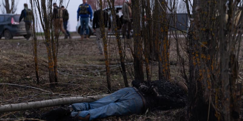 V Makarivu bylo nalezeno 132 zavražděných civilistů. (7. dubna 2022)