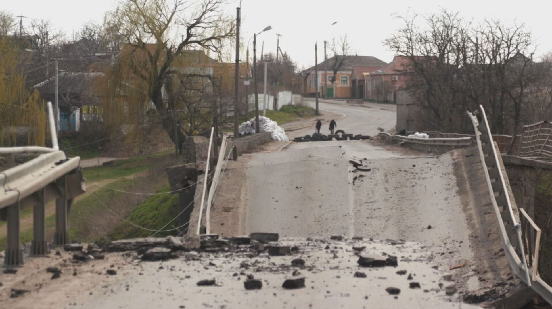 Příběh ukrajinského města, které se ubránilo Rusům. Vojáky vyháněly i odvážné babičky