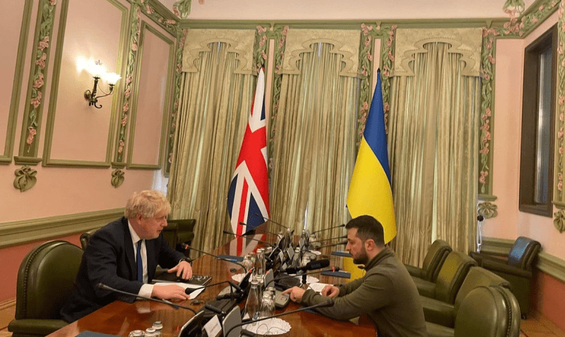 S ukrajinským prezidentem Volodymyrem Zelenským jednal hned několikrát.