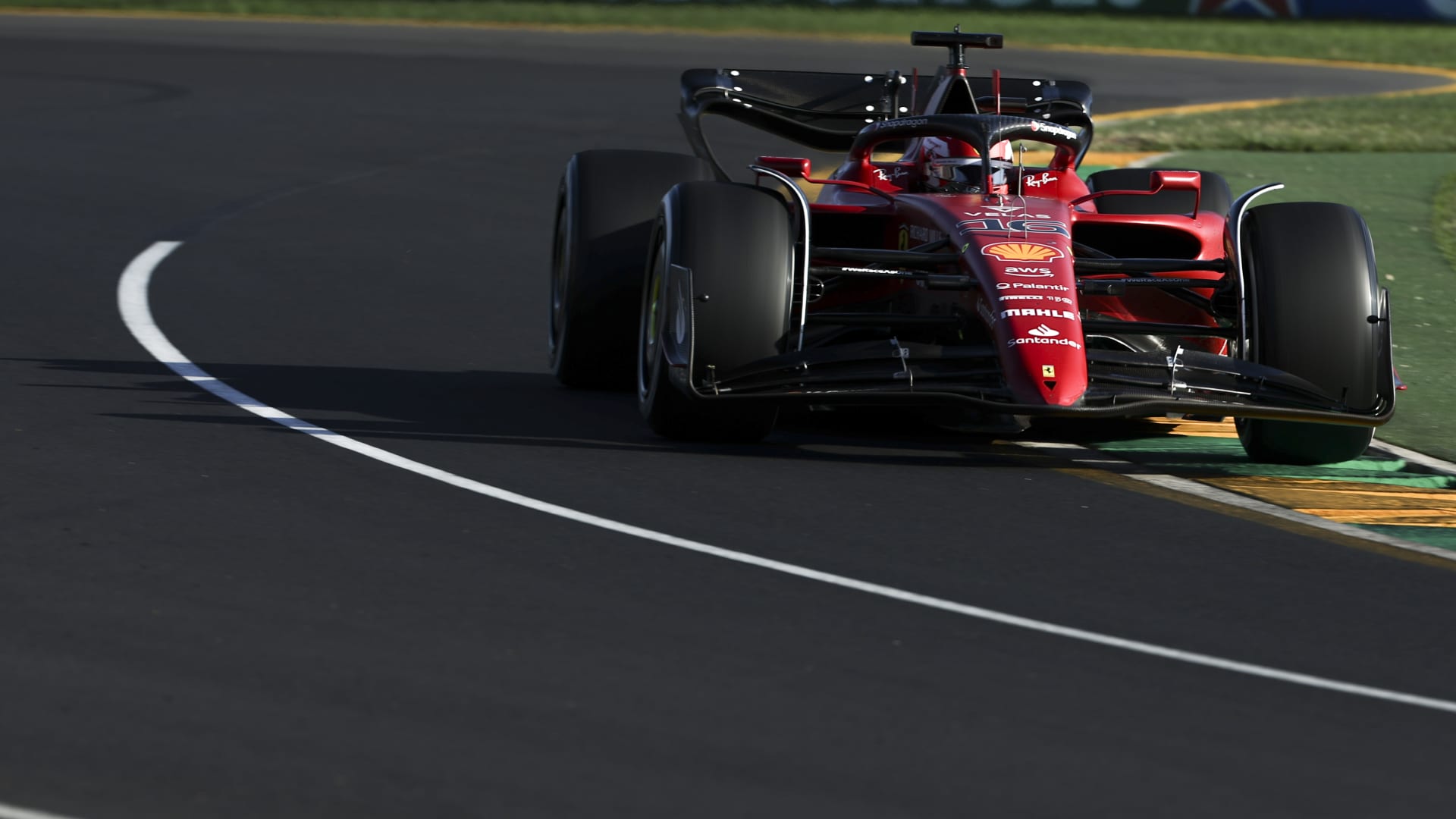  Monacký závodník Charles Leclerc ovládl Velkou cenu Austrálie vozů formule 1.