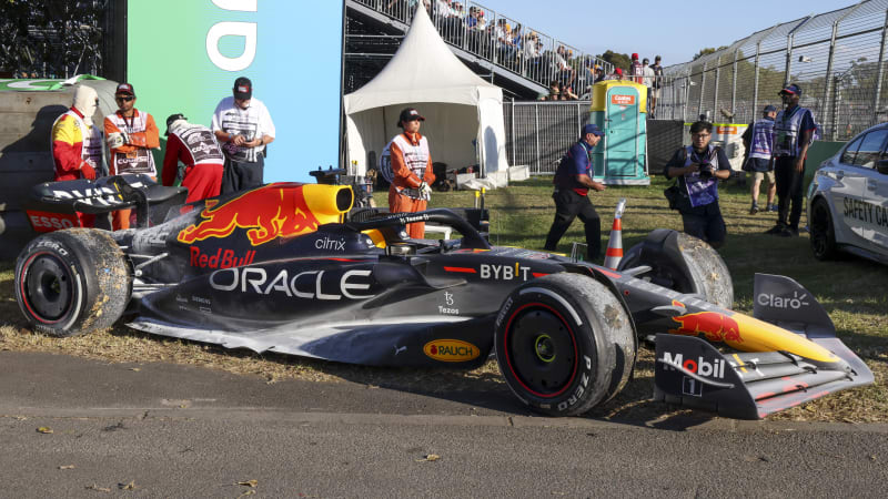 Obhájce mistrovského titulu Max Verstappen z Red Bullu nedokončil kvůli technickým potížím druhý závod.