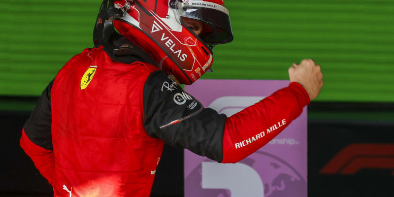 Monacký závodník Charles Leclerc ovládl Velkou cenu Austrálie vozů formule 1.