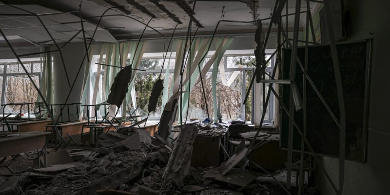 Škody po ruském útoku na vesnici Buzova (6. 4. 2022)
