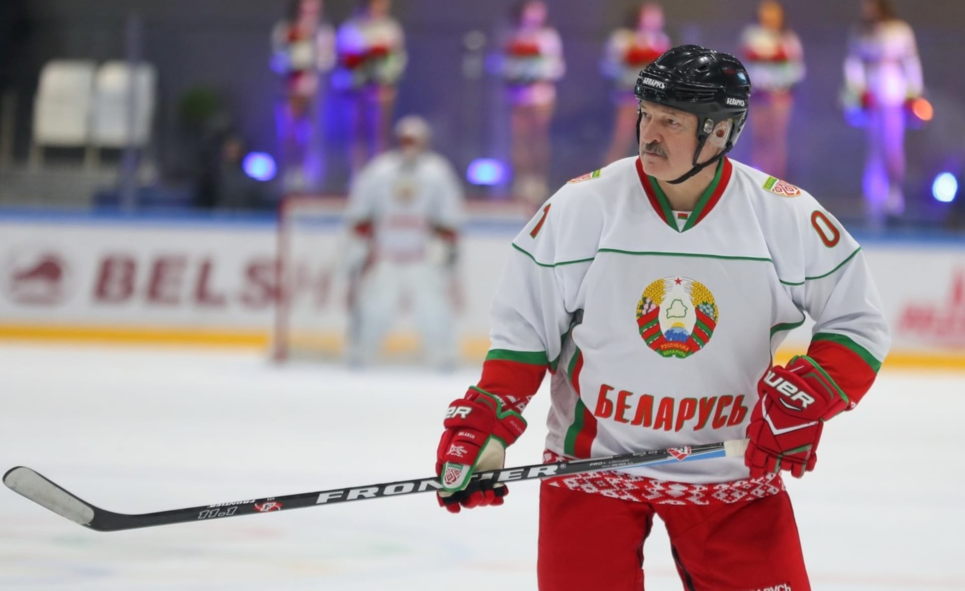 Alexandr Lukašenko rád hraje exhibiční přátelská utkání. Tentokrát ale odcházel nečekaně zraněný.