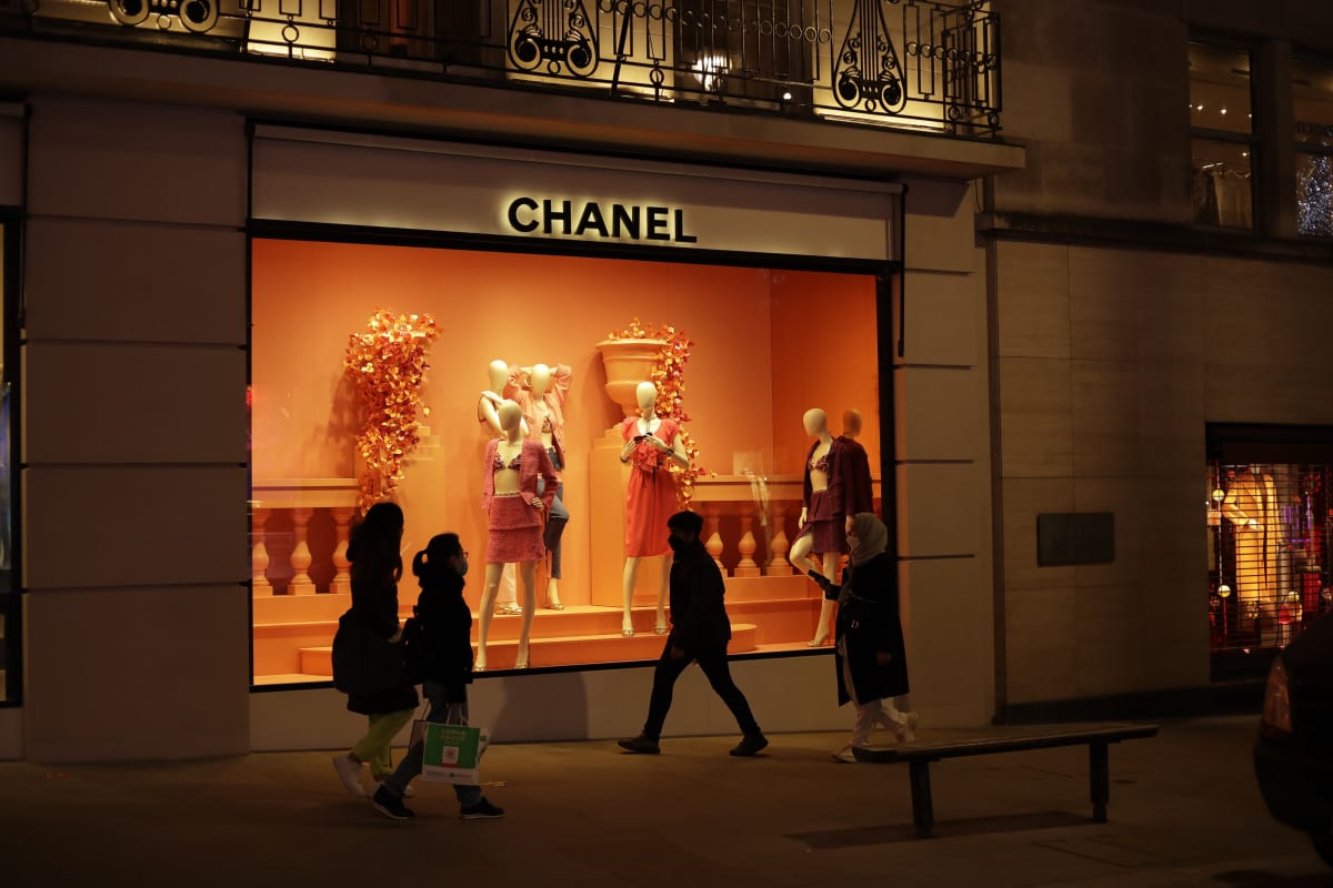 Módní značka Chanel zakázala prodej svých výrobků Rusům.