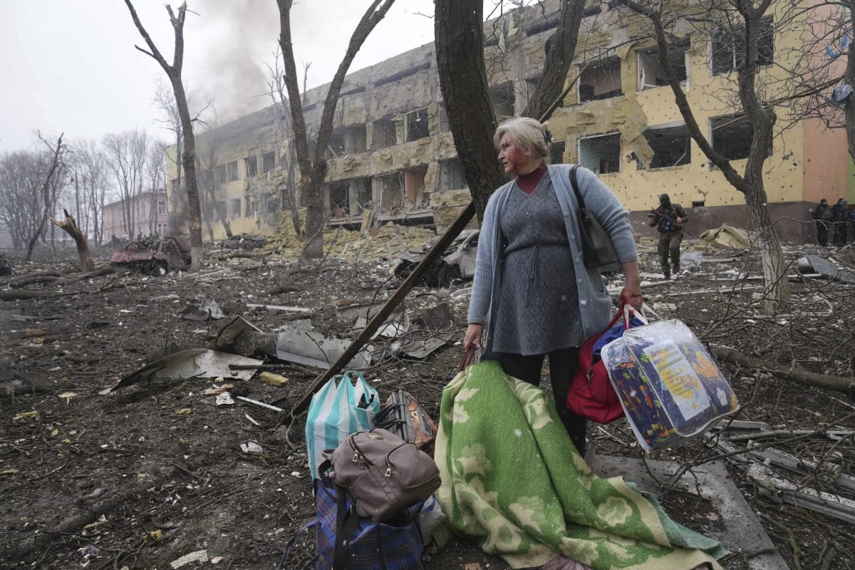 Napadení ukrajinské porodnice ruskými vojáky 9. března 2022.