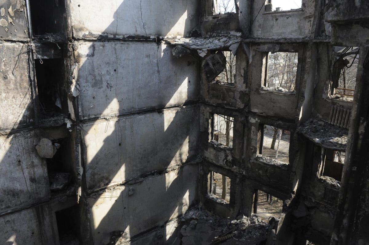 Následky ruského ostřelování Charkova (10. duben)