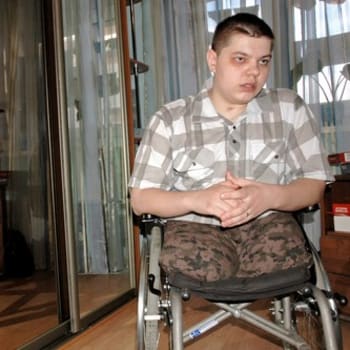 Ruský voják musel podstoupit amputaci nohou a genitálií poté, co ho jeho spolubojovníci přes tři hodiny bili.