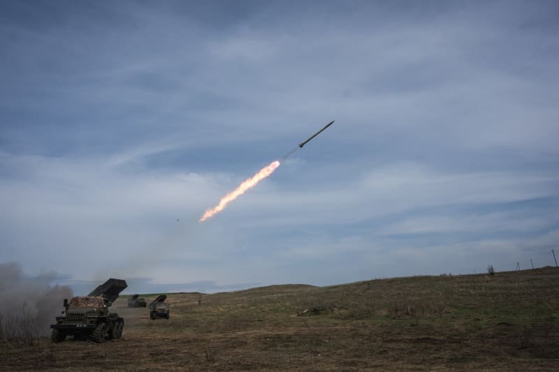 Ukrajinské síly ostřelují ruské pozice na Donbasu (10. 4. 2022)