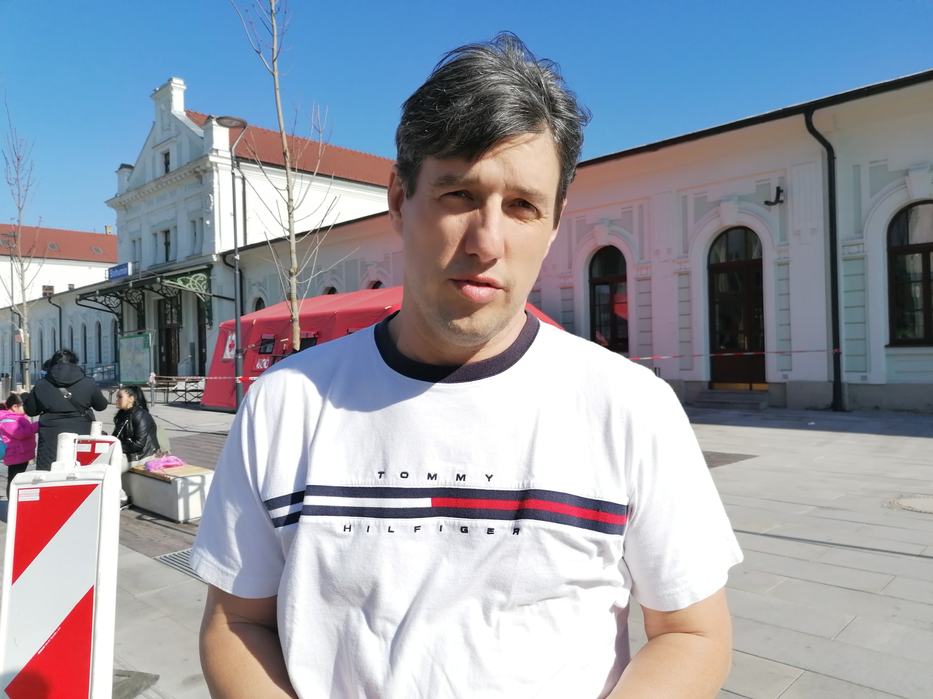 Koordinátor humanitární pomoci na nádraží v Bohumíně Petr Vachtarčík, zástupce ředitele Městské policie v Bohumíně. 