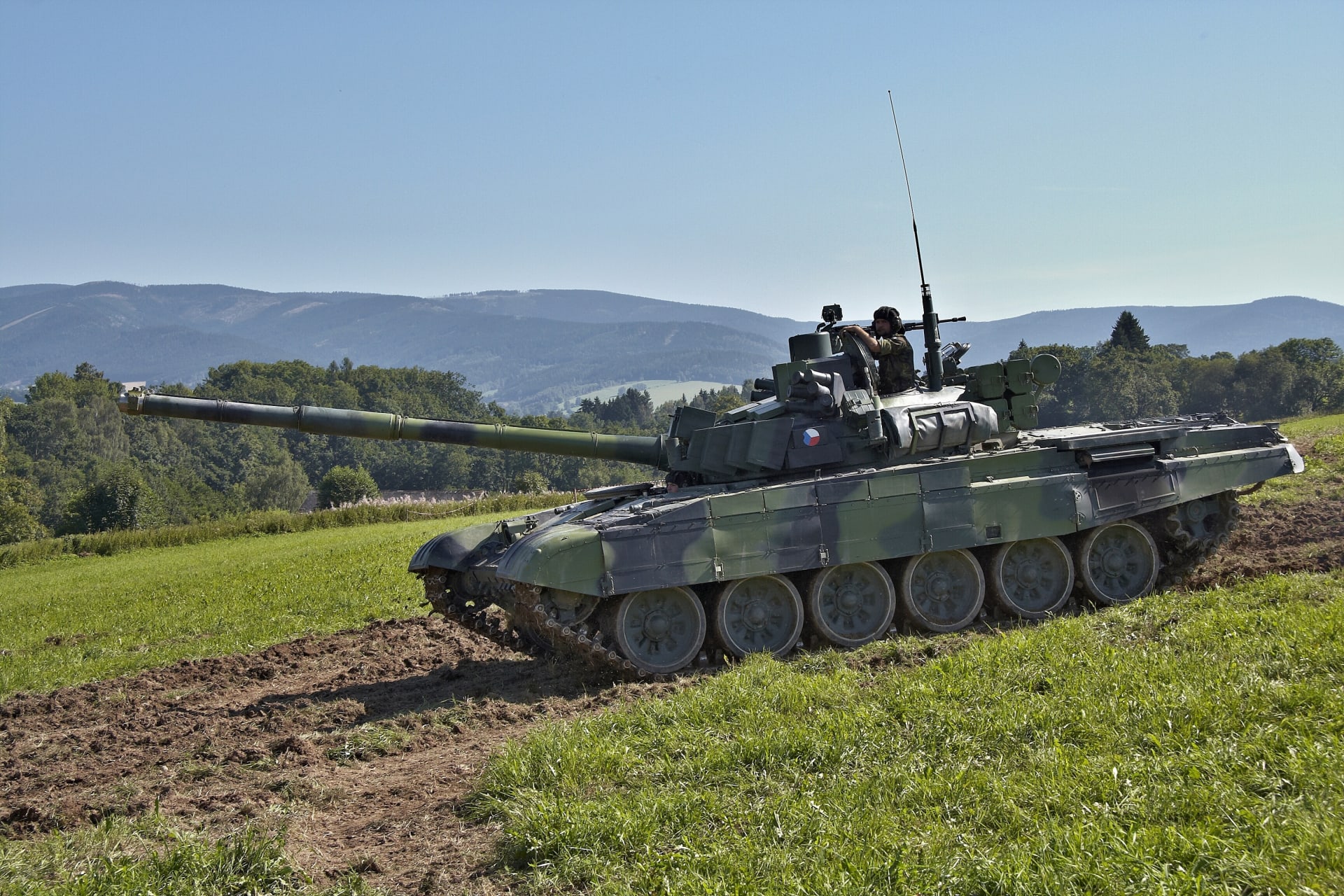 Sovětský tank T-72 v rukou české armády