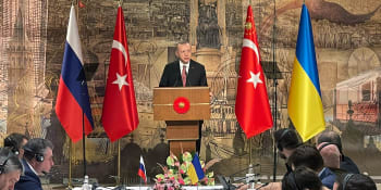 Dvojí hra Turecka: Ruské peníze mu nesmrdí, Ukrajině posílá zbraně. O co Erdoganovi jde?