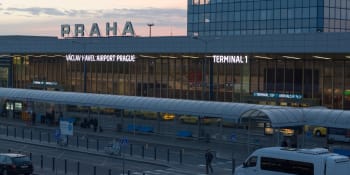 Sledujte Hlavní zprávy: Jaká je situace na pražském letišti po výpadku systému?