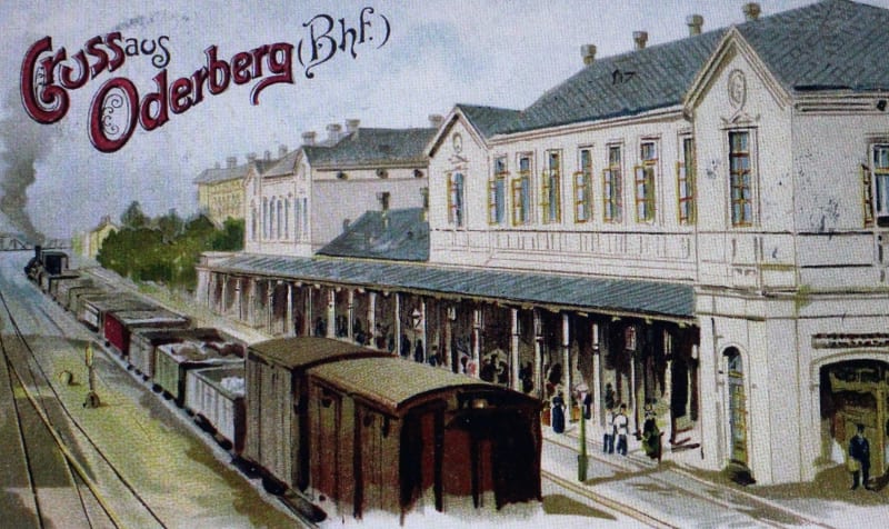 Nádraží v Bohumíně (německy Oderberg) na počátku 20. století. Nádraží bylo uzlovým bodem pro uprchlíky z východní Evropy už od roku 1848.
