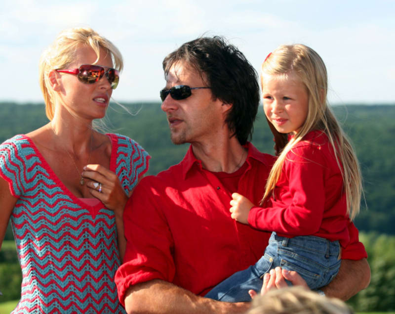 Pavol Habera a Daniela Peštová s dcerou Ellou  