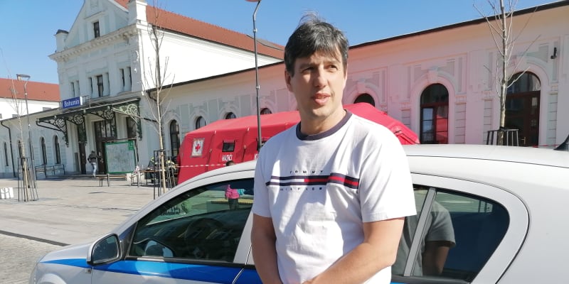 Koordinátor humanitární pomoci na nádraží v Bohumíně Petr Vachtarčík, zástupce ředitele Městské policie v Bohumíně. 