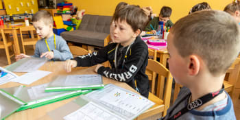 Pomáhá překladač i angličtina. Výuku Ukrajinců ve školách komplikuje jazyk, co s nimi dál?