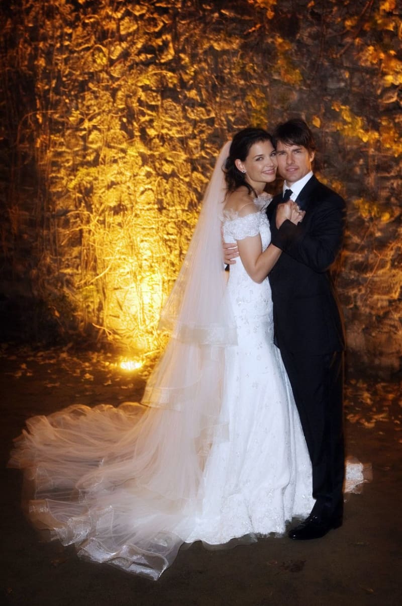 Tom Cruise a Katie Holmes na své svatbě (2006).