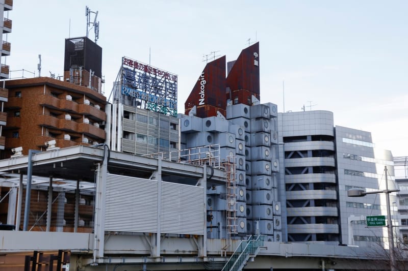 Kapsulový dům stojí v rušné tokijské čtvrti Ginza