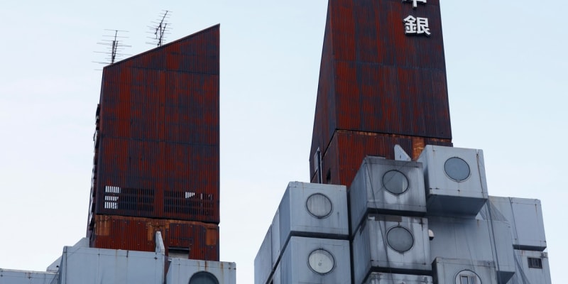 Autorem projektu je japonský architekt Kisho Kurokawa, zakládající člen avantgardního hnutí s názvem metabolismus, ve kterém byla budova navržena.