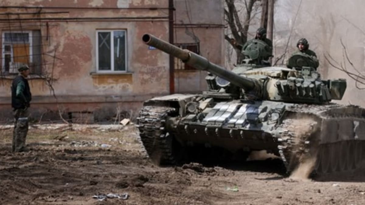 Ruské tanky v ulicích Mariupolu