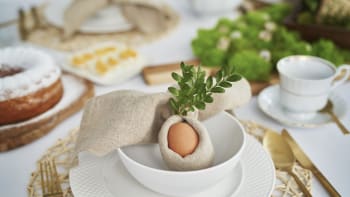 Rychlá velikonoční výzdoba a jednoduchá vajíčka pro koledníky na poslední chvíli