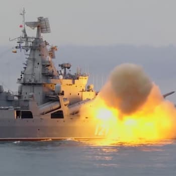 Křižník Moskva odpaluje raketu Vulcan (2021)
