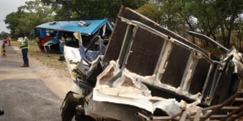 Děsivá nehoda autobusu s věřícími v Zimbabwe. Zemřelo 35 lidí, další desítky jsou zraněny