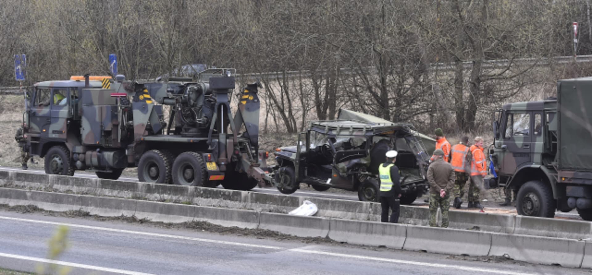 Na dálničním přivaděči u Jihlavy se srazila auta nizozemské armády.
