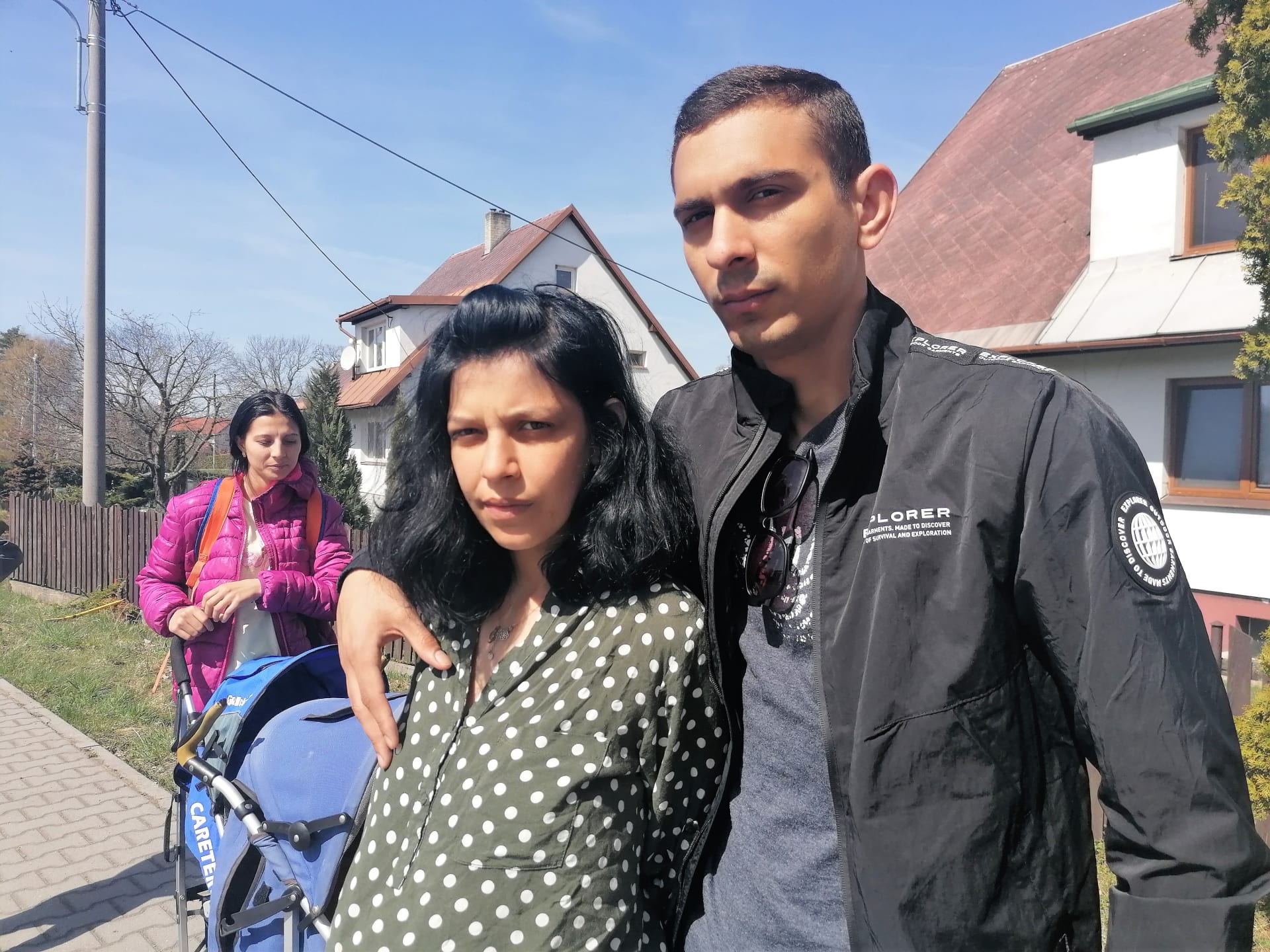 Část pětadvacetičlenné romské rodiny z Kyjeva, se kterou do ČR přijel jediný chlap, 23letý Jura Andrej. Na snímku s manželkou Esmeraldou, která je v devátém měsíci těhotenství.