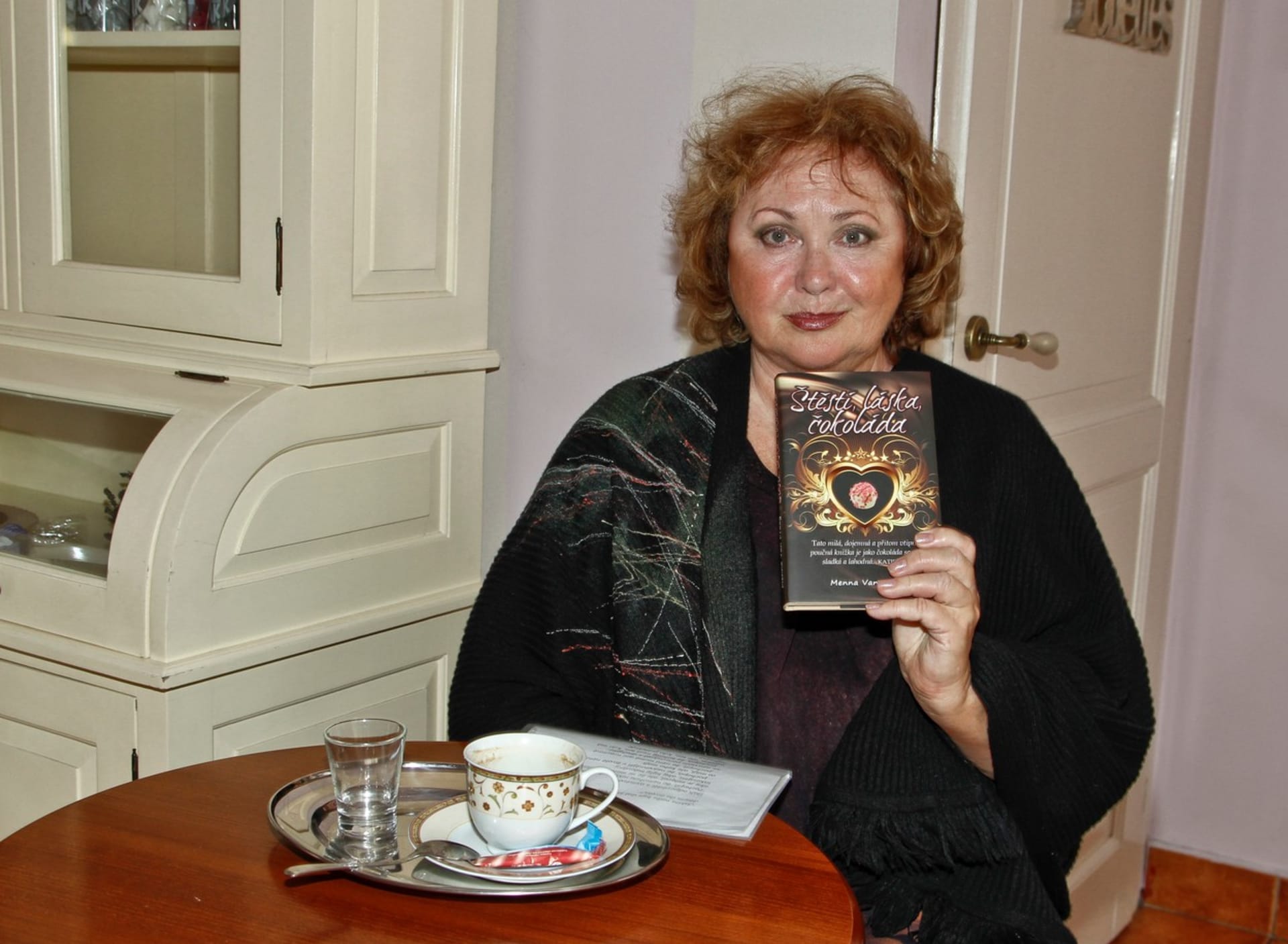 Naďa Konvalinková má slabost pro čokoládu. Dokonce o ní napsala i knihu. 