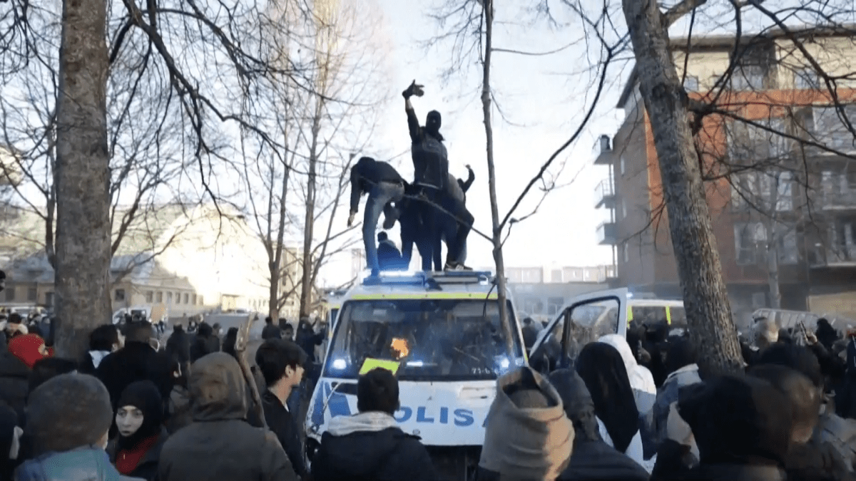 Ve Švédsku zuří nepokoje.