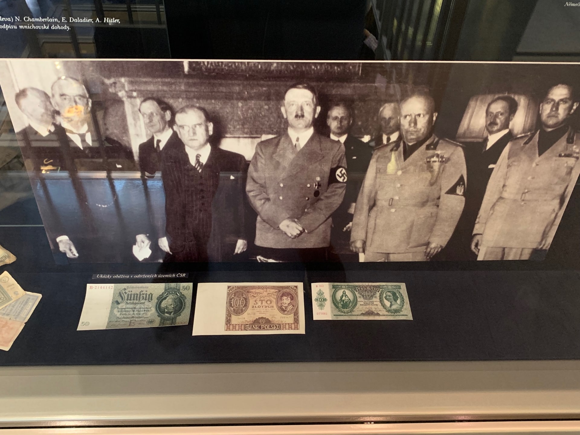 Výstava protektorátních bankovek v expozici České národní banky