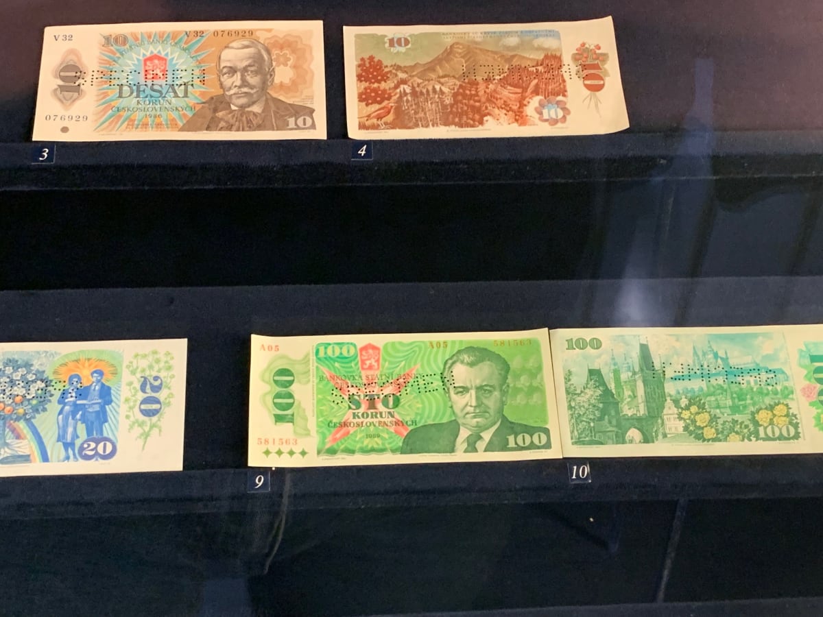Poslední série československých bankovek vydané těsně před pádem komunistického režimu.