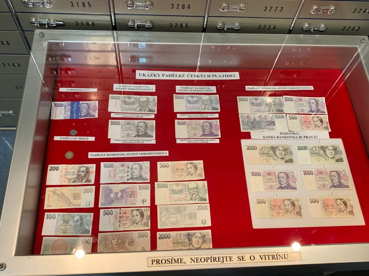 Výstava padělků bankovek