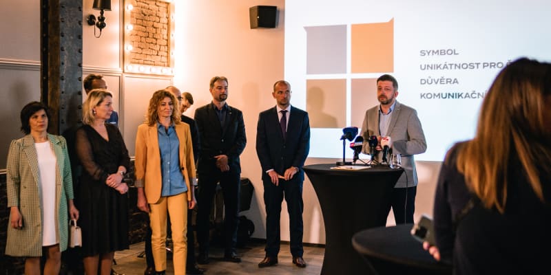 Ministr vnitra Vít Rakušan a lídři kandidátek v krajských městech na zahájení kampaně hnutí STAN před komunálními volbami 2022 (19.4.2022)