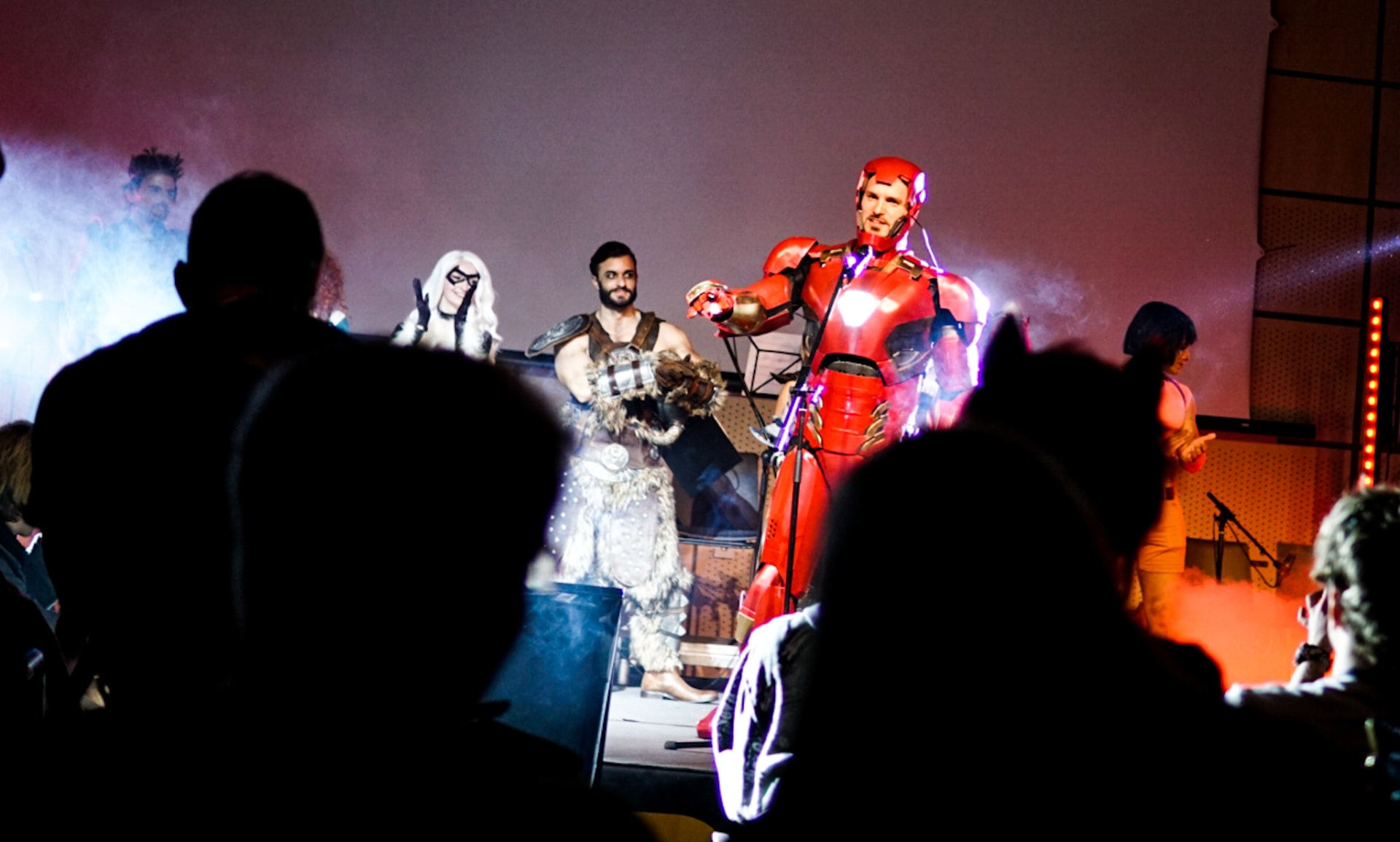 Primátor Zdeněk Hřib na zahájení třetího ročníku Comic Conu coby Iron Man.
