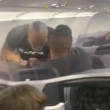 Pasažér letadla obtěžoval boxerskou legendu. Tyson si to nenechal líbit.