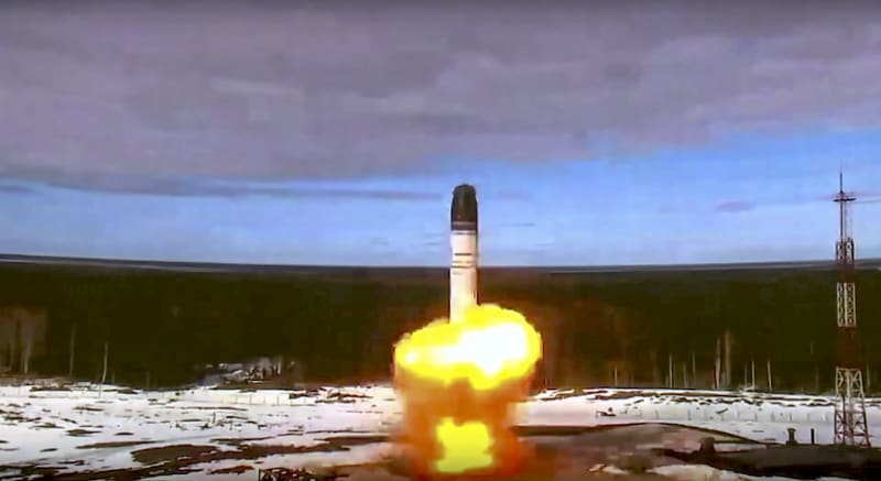Rusko brzy nasadí do výzbroje balistickou raketu Sarmat, řekl Putin.